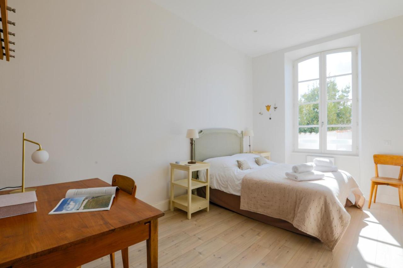 Duplex Joliment Decore Et Sa Cour Ensoleillee Сен-Мартен-де-Ре Экстерьер фото